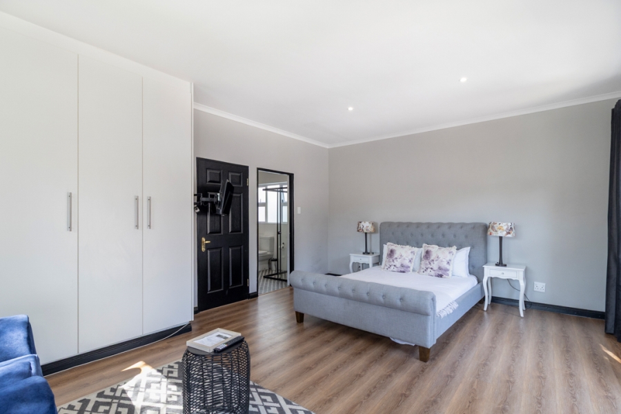 6 Bedroom Property for Sale in Eagles Landing North West